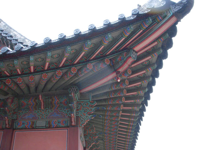 Detail of the painting of the eaves of a Korean Palace
